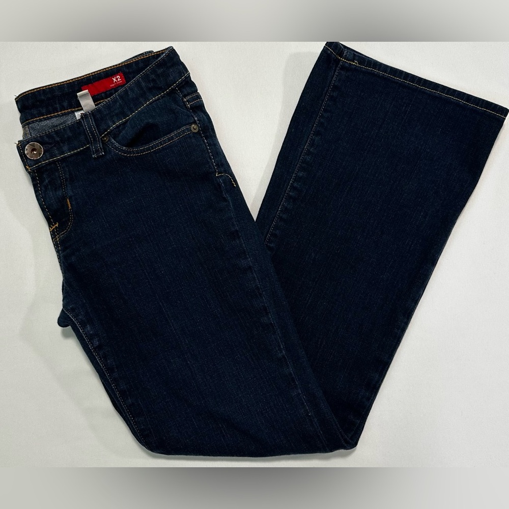 X2 Slim W10 women's low-rise flare leg jeans in a dark wash
Size:8R